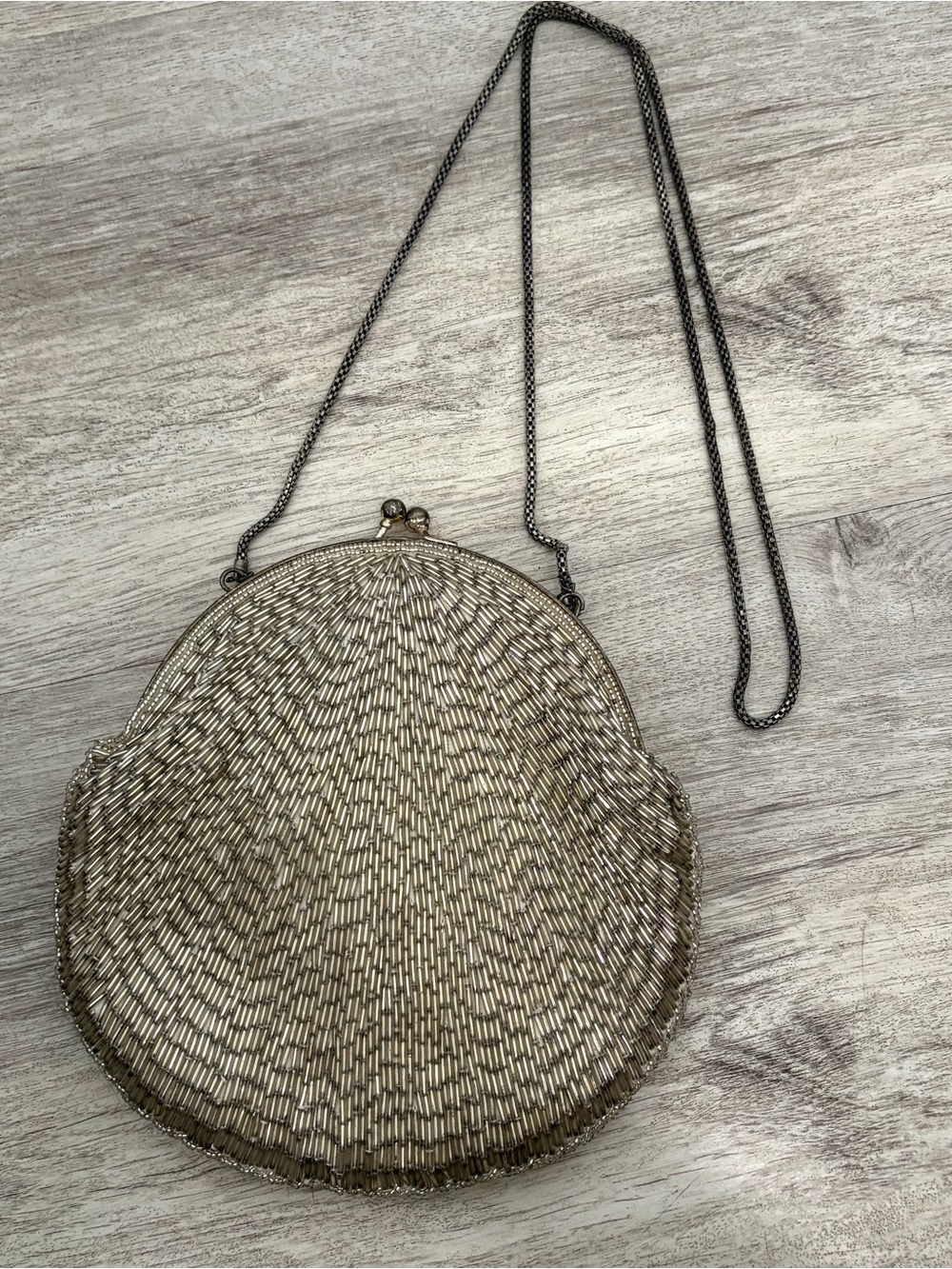 Vintage La Regale Clam Shell Beaded Kiss Lock Chain Shoulder Evening Bag Silver